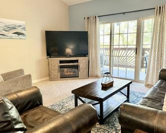 Tina Condo A-7 - Hollister - Living room