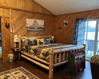 Heart Lodge,slg fam sleeps 11, Lakefront great swimming / fishing kayaks, padbd. - Orland - Habitación