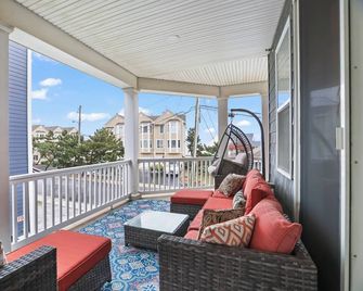 9 Guest Beachfront Oasis in Long Branch NJ - Long Branch - Balcony