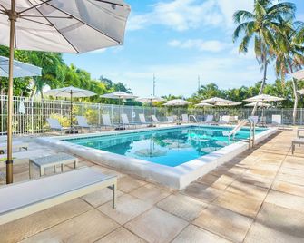 Coconut Cay Resort - מרתון - בריכה