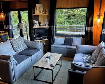 Cozy Renovated Chalet And Comfortable From 4 To 10 People - Prémanon - Salon