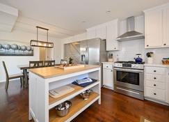 Majestic Modern Home Quick Access to DT Woodstock - Woodstock - Kitchen
