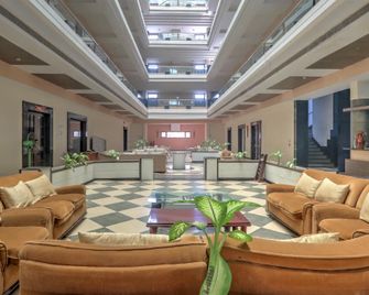 Super Townhouse Kakinada Nagamalli Thota Junction - Kakinada - Lobby