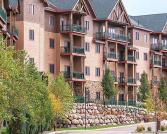 Beautiful Resort in Glacier Canyon 1BD Deluxe near Circus World - Baraboo - Budova
