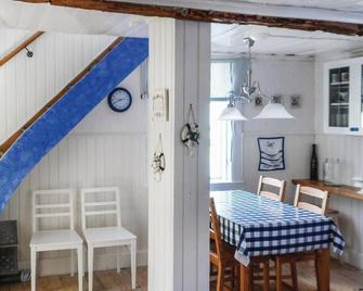 One-Bedroom Holiday Home In Jonkoping - Jönköping - Dining room