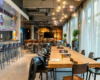 Moxy Berlin Airport - Berlin - Restaurant
