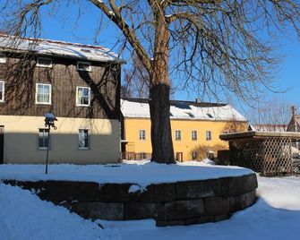 Cosy Apartment in Weißig with Garden - Struppen - Buiten zicht
