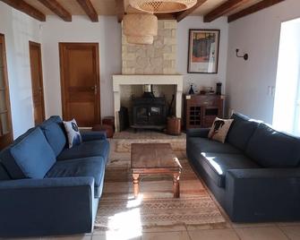 Magnifique maison de campagne Charentaise - Beauvais-sur-Matha - Sala de estar