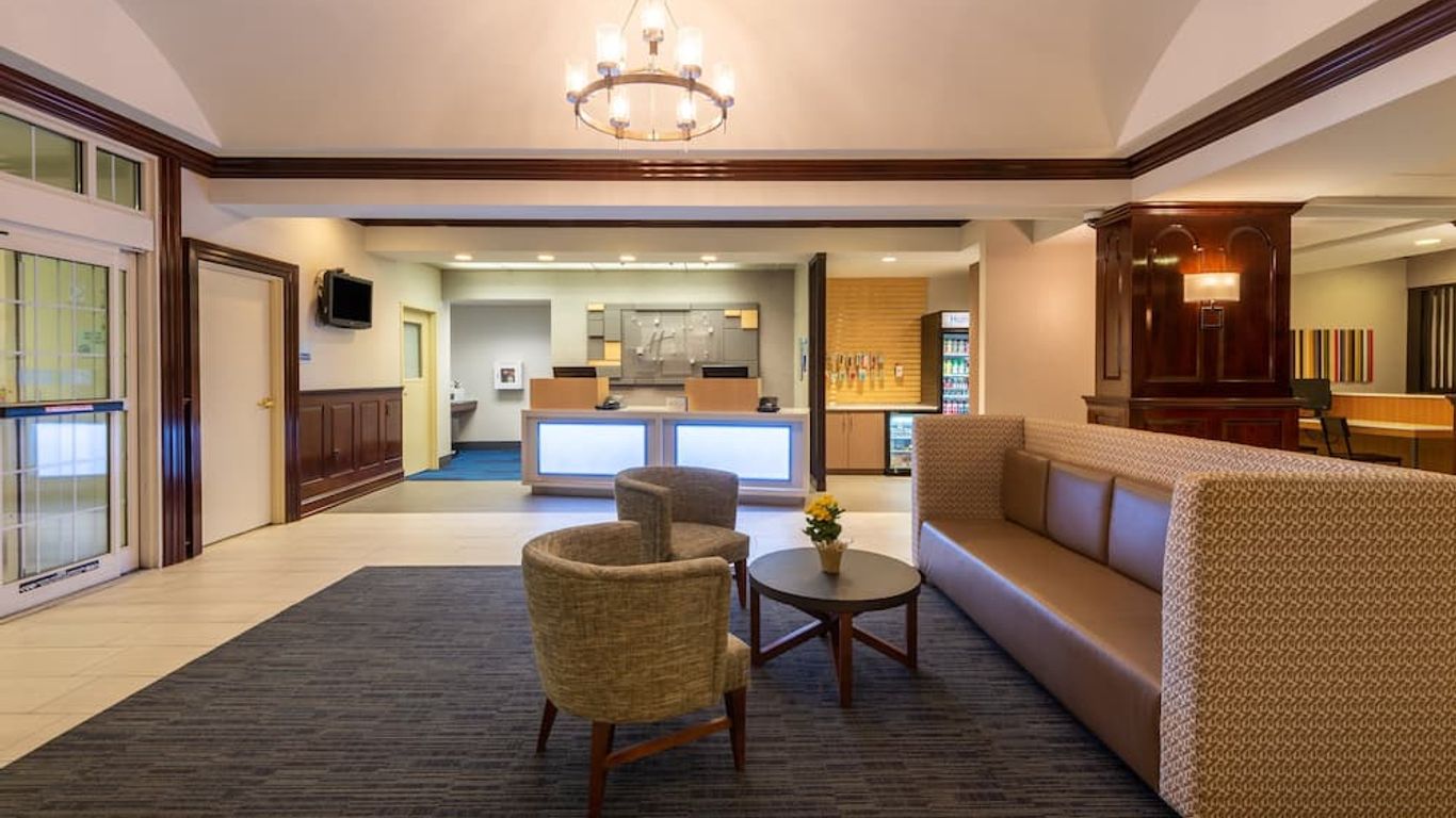 Holiday Inn Express State College @williamsburg Sq By IHG