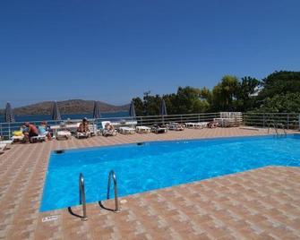 Tasmania Village - Elounda - Piscina