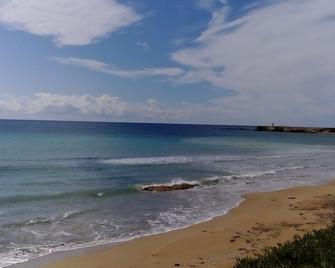 On the sea carratois direct access to the beach - Portopalo di Capo Passero - Spiaggia
