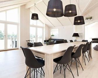 Elegant Holiday Home in Zealand With Whirlpool - Vaeggerlose - Comedor
