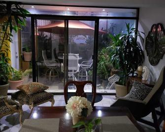 Entire Stylish Cozy Home steps away from Xolos Stadium - Tijuana - Patio