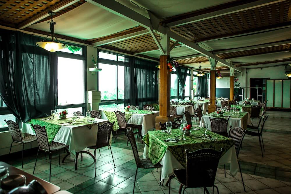 Days Hotel by Wyndham Tagaytay