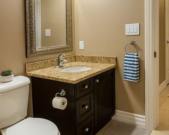 Executive 2br Lower Suite Private & Spacious Close to Usa Border - Windsor