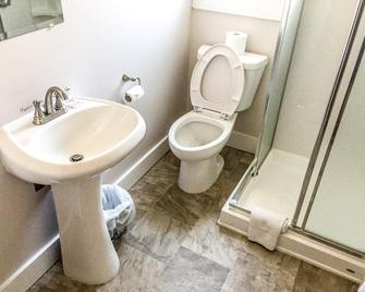 Admiral's Quay Motel & Suites - Saint John - Bathroom