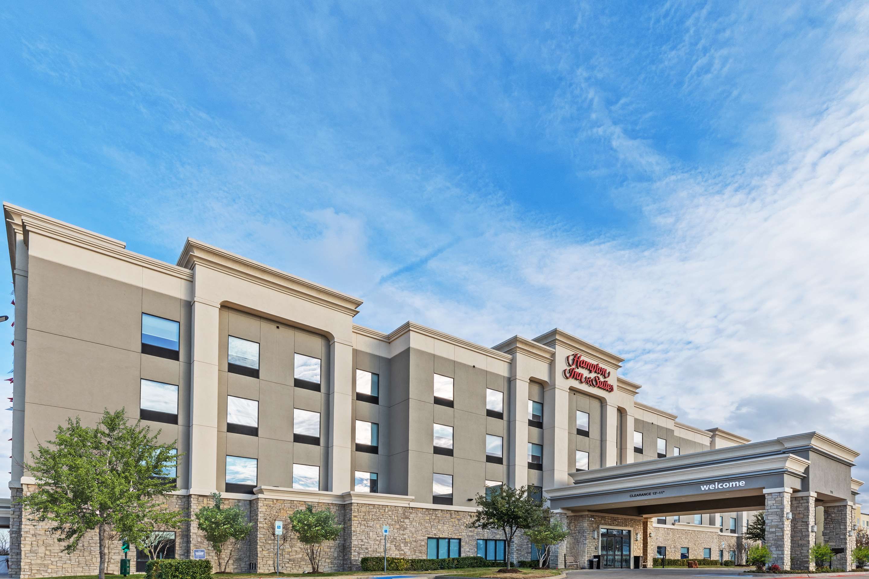 Hampton Inn & Suites by Hilton Dallas I-30 Cockrell Hill - דאלאס - בניין