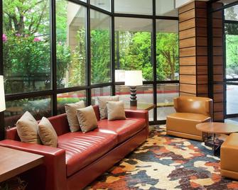 Embassy Suites by Hilton Portland Washington Square - Tigard - Lobby