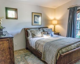 Vineyard suite located in the orchard with private entrance - Morgan Hill - Bedroom