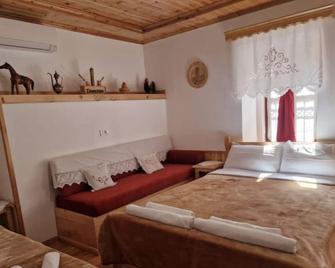 Hotel Domino - Gjirokastër - Bedroom