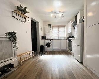 Bijou Bay - Sandown - Kitchen