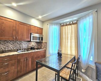 Cozy 1st floor Apartment near Dufferin Subway Station - Toronto - Cucina