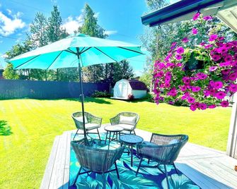 Entire home remodeled & 1 mile to Kenai River & 1/2 block to Peninsula Hospital - Soldotna - Patio