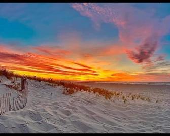 OceanBlock!! July/Aug 4k week!! Off season mini weeks. Inquire for best rate - Surf City - Beach
