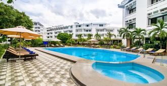 Huong Giang Hotel Resort & Spa - Hue - Pool