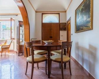 Nice apartment for 2 people with TV - Roseto degli Abruzzi - Salle à manger