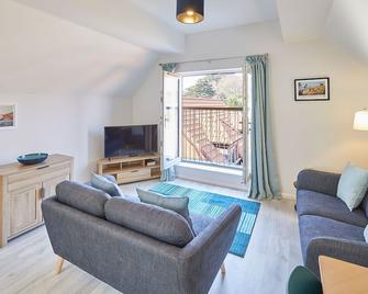Host & Stay - Jet Cottage @ Spa Well - Whitby - Living room