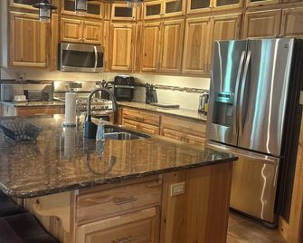 The Van Etten Lake Chalet - No Pets - Oscoda - Cocina