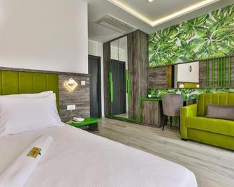 Hotel Del Medio - Sutomore - Bedroom