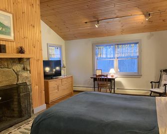 Privacy in the Green Mountains! Hike, bike, swim and enjoy VT all summer. - Jamaica - Bedroom