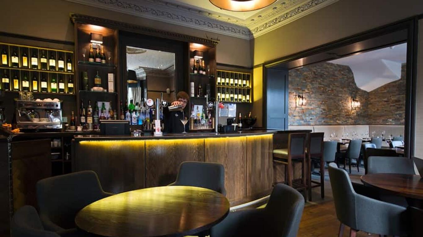 نامبر 10 هوتل