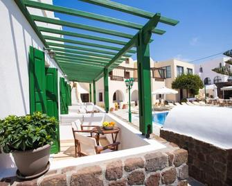 Hotel Mathios - Akrotiri - Pool