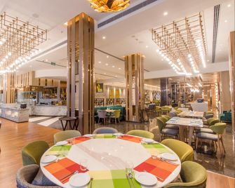 Holiday Inn Chandigarh Zirakpur By IHG - Zerakpur - Restaurant