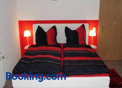 Ferienwohnung Schwalbennest - Bad Schönborn - Slaapkamer