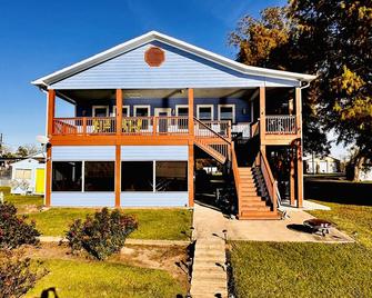 River front Colorado River house perfect for fishing & boating in Matagorda, TX - Bay City