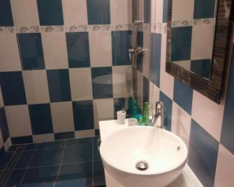 Camera Tip Economic Mozart - Cluj Napoca - Bathroom