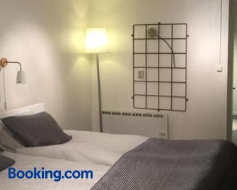 Rum centralt i Värnamo vid Apladalen - Varnamo - Camera da letto