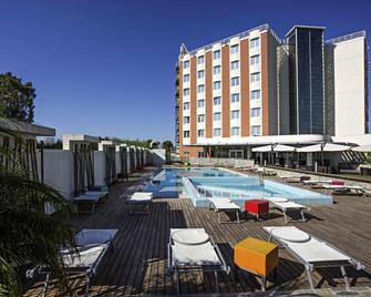 Novotel Salerno Est Arechi - Salerno - Zwembad