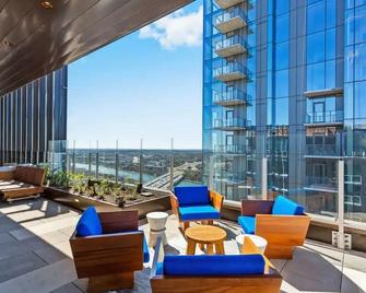 Brand New Rainey Street Condo with City and Lake View - Austin - Balcony
