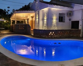 Charming Villa in Punta Umbría with Private Pool - Punta Umbría - Piscina
