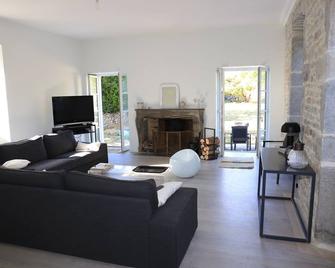 Rare. Characterful winegrower's residence in an exceptional village - Château-Chalon - Living room