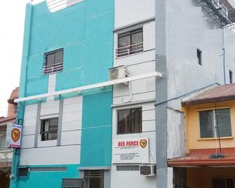 Pretty home in quiet street - Lapu-Lapu City - Bâtiment