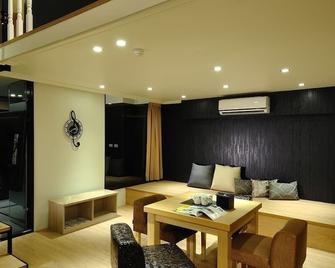58 Hotspring Hotel - Jiaoxi Township - סלון