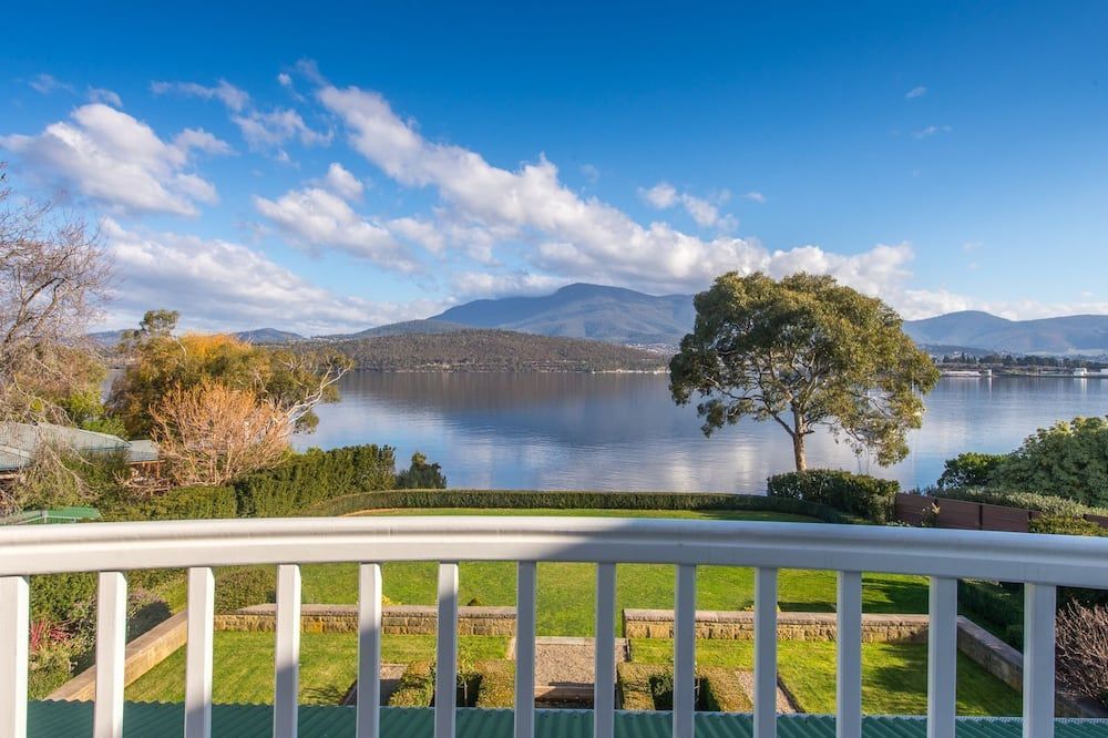 Derwent River Villa - the ultimate beach hotel, Hobart - Montagu Bay - Balcón
