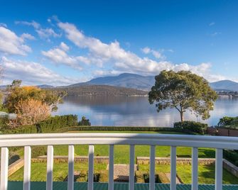 Derwent River Villa - the ultimate beach hotel, Hobart - Montagu Bay - Balcony