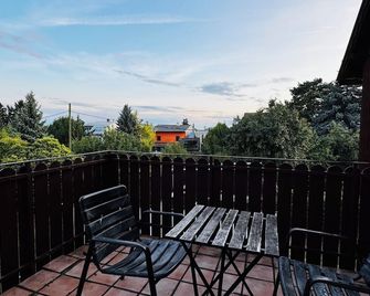Budget Friendly Private Rooms with Garden - Wiedeń - Balkon